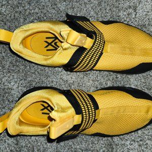 Nike METCON size 8 worn only indoors for gym class size 8 son outgrew